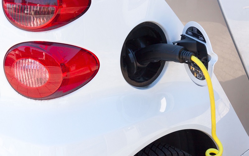 Electric Cars vs. Hydrogen Fuel Cell Cars