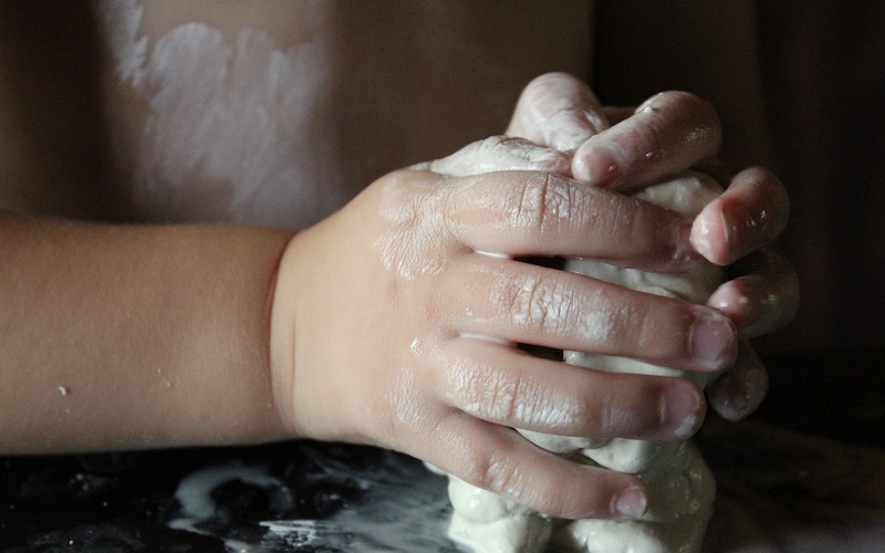 How to Use an Auto Detailing Clay Bar on Your Car