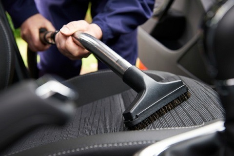 Vacuuming a Car the Right Way [PHOTO GUIDE]