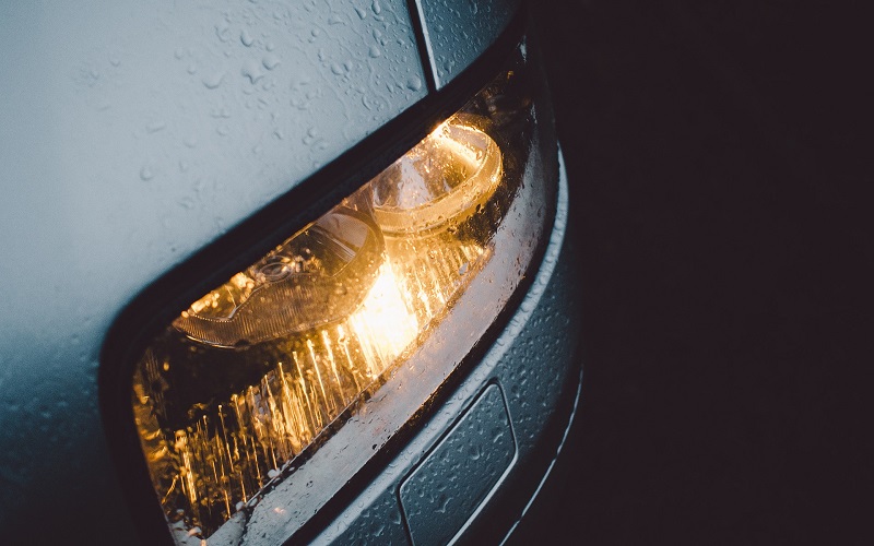 What Does a Complete Car Headlight Restoration Service Include?